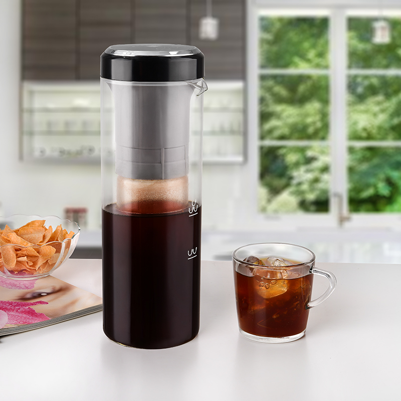 Cold brew maker for coffee and tea